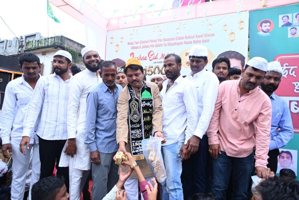 'Eid-e-Miladunnabi' in full swing in Mehkar! MLA Siddharth Kharat distributes sweets